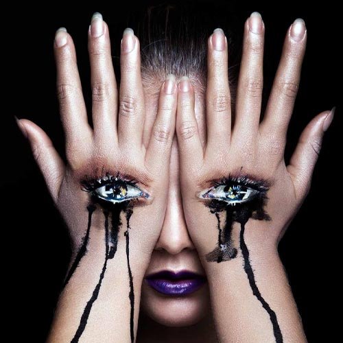 Fotografía de ojos en manos